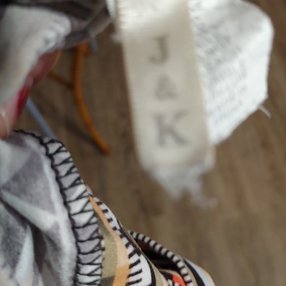 J & K womans stretch front zip capris  size see description - Picture 3 of 10